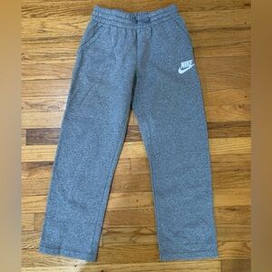 Nike Sportswear Club Fleece Jogger Boys size large Gray Regular fit logo swoosh